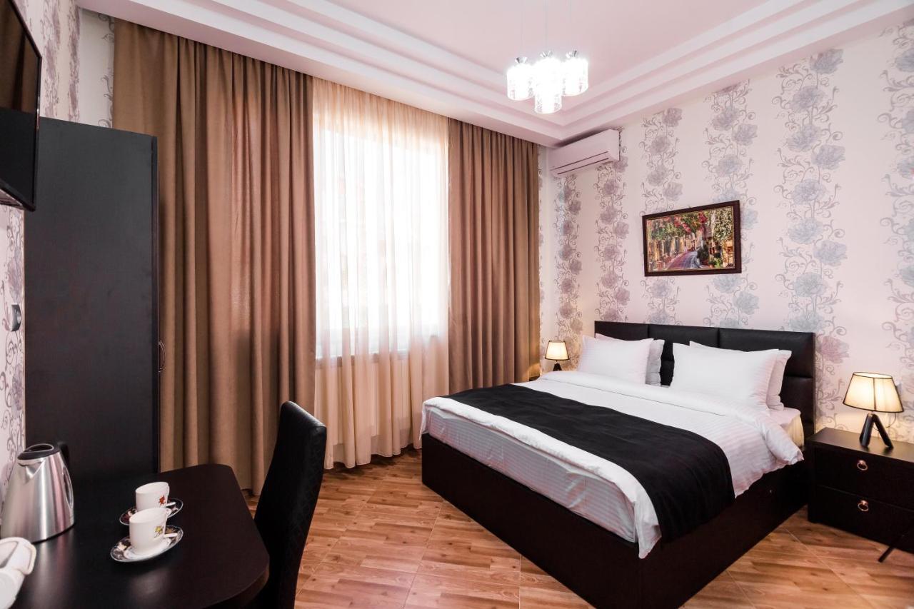 George Hotel Tbilisi Buitenkant foto