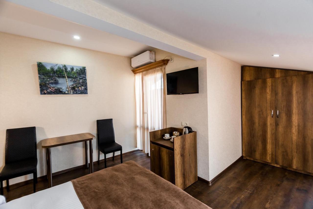 George Hotel Tbilisi Buitenkant foto
