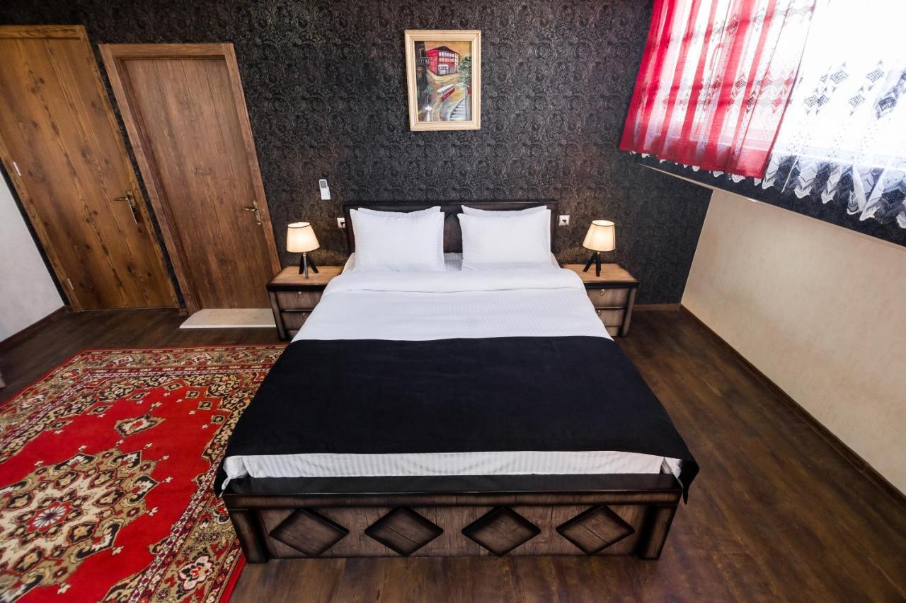 George Hotel Tbilisi Buitenkant foto