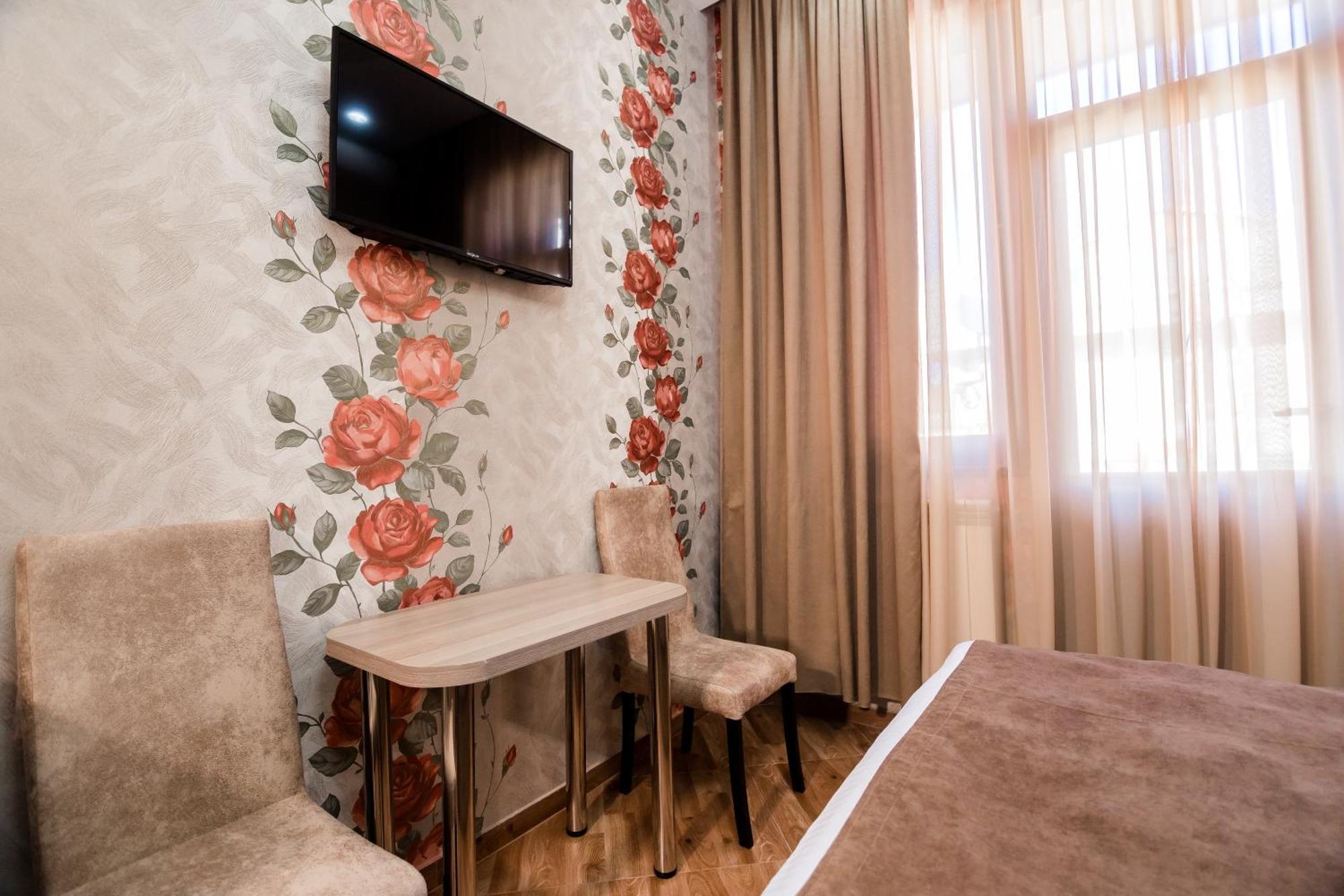 George Hotel Tbilisi Buitenkant foto