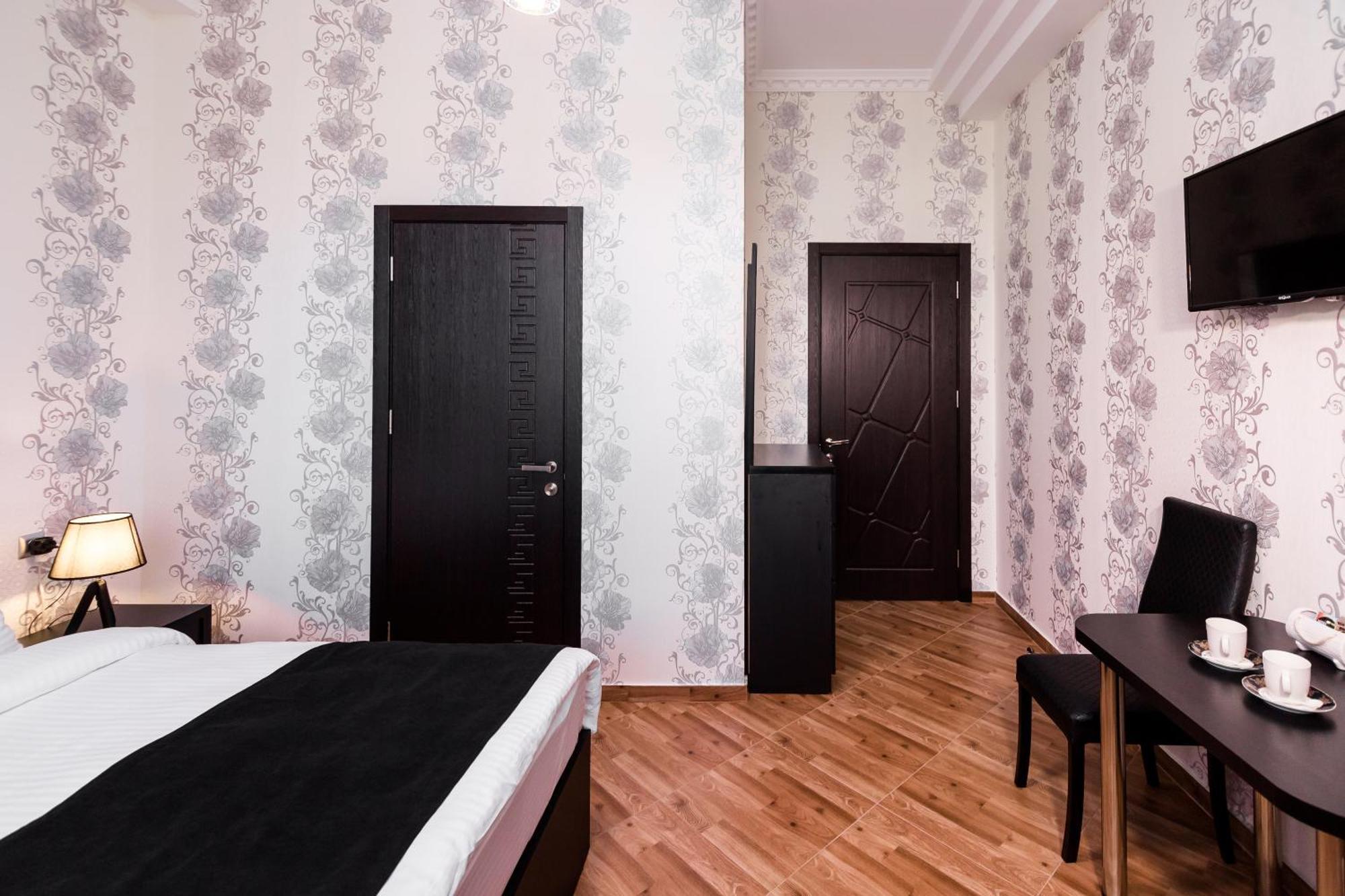 George Hotel Tbilisi Buitenkant foto